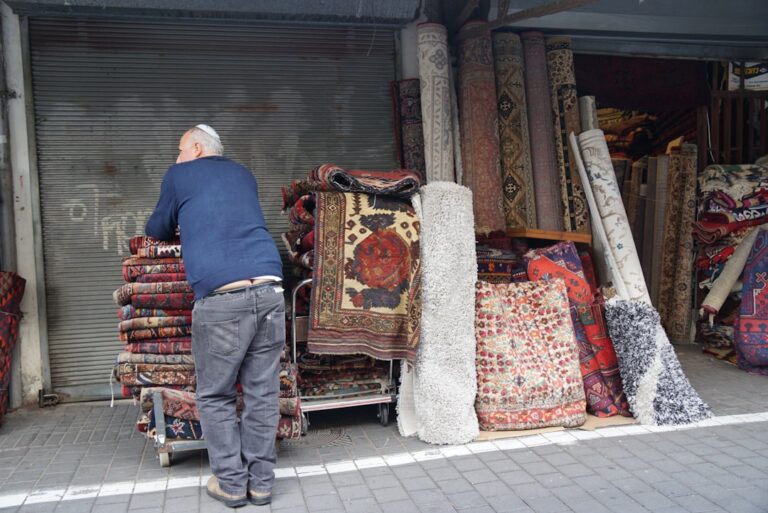 Uncover the Secrets to Layering Rugs for a Trendy Look